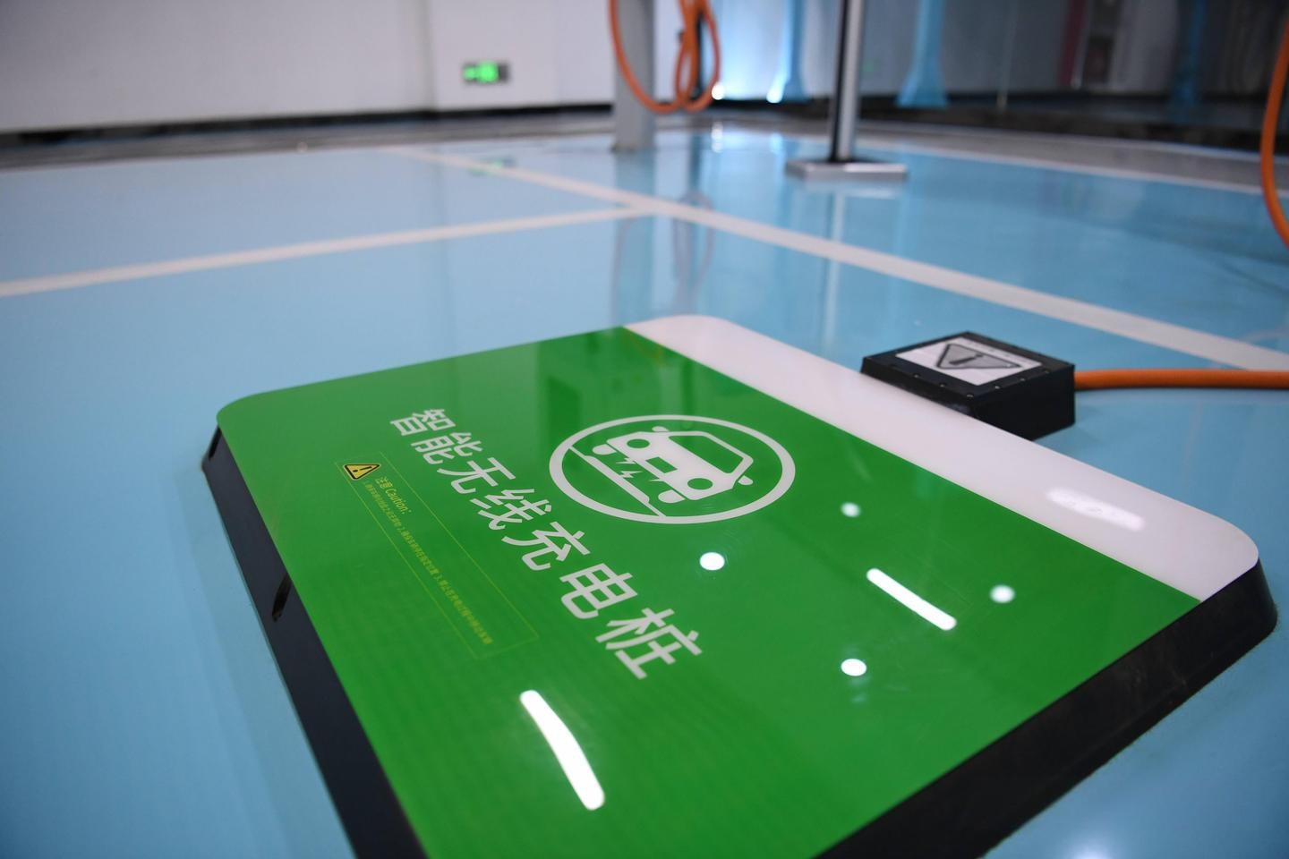 Officially, wireless charging for new energy vehicles refers to a high-power charging method that replenishes energy for high-voltage power batteries. the technical methods of wireless charging of electric vehicles are mainly divided into four types: electromagnetic induction, magnetic field resonance, electric field coupling and radio waves.