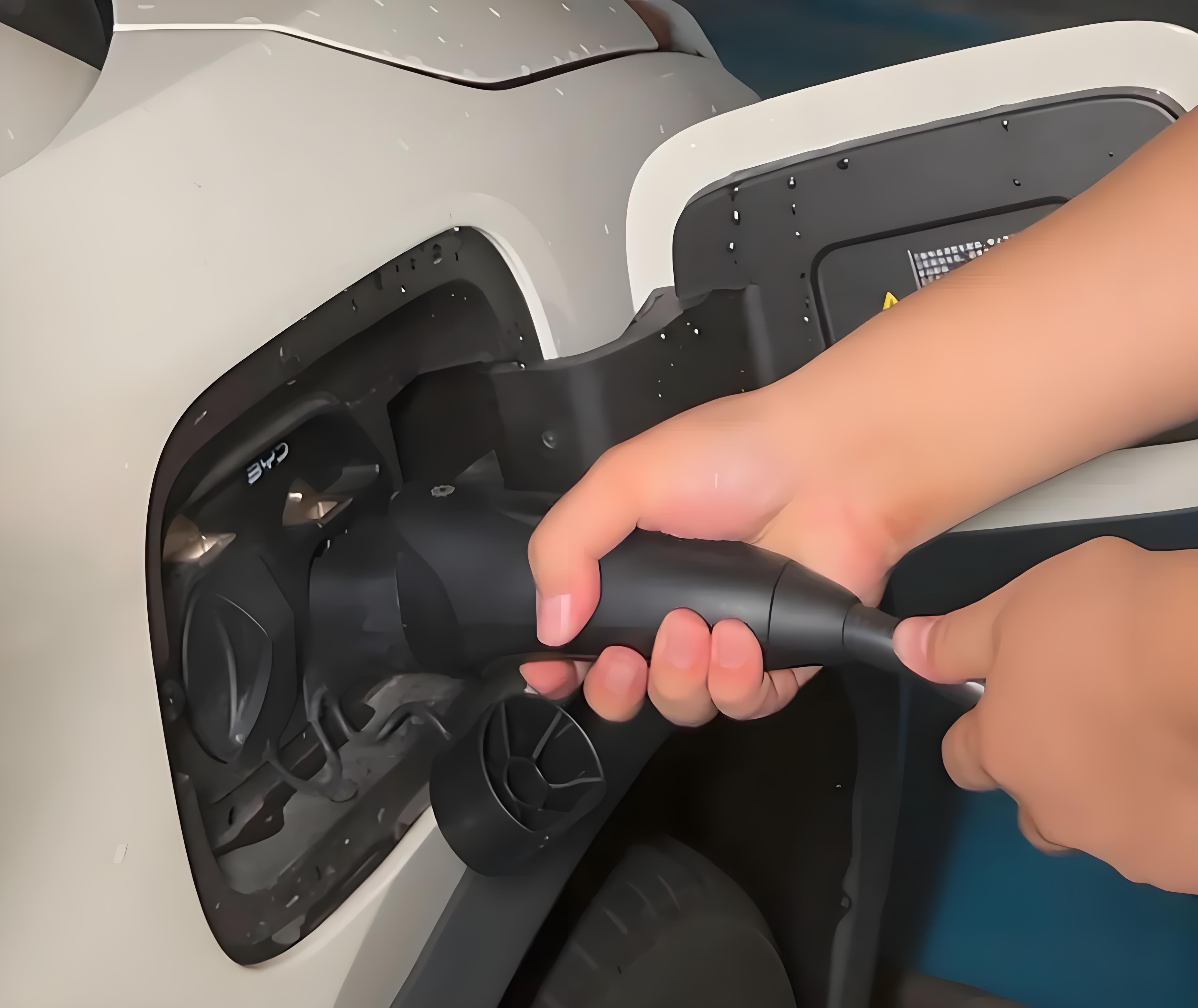 According to the different charging interfaces, it is mainly divided into one pile and one charge and one pile of multiple charges. One pile and one charge means that a charging pile has only one charging interface.One pile of multiple charges, that is, group charges, refers to a charging pile with multiple charging interfaces.